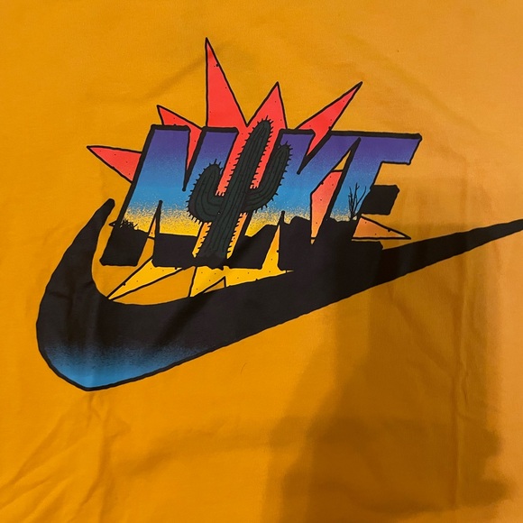 Nike tee - Picture 2 of 7